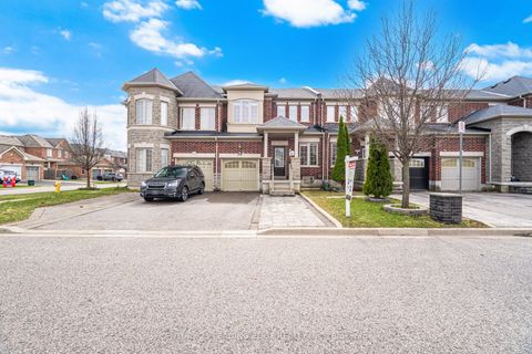 4 Moores Court Markham ON L6B 0V7