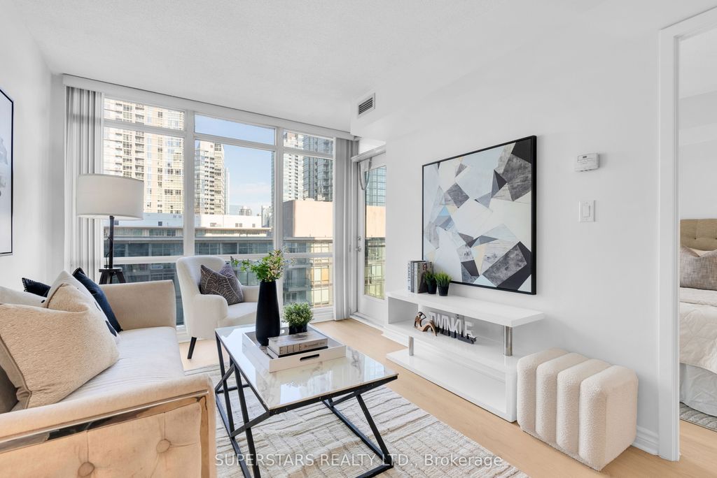 Photo of 15 Fort York Boulevard #1008, Toronto, ON M5V 3Y4 (MLS # C12361209)