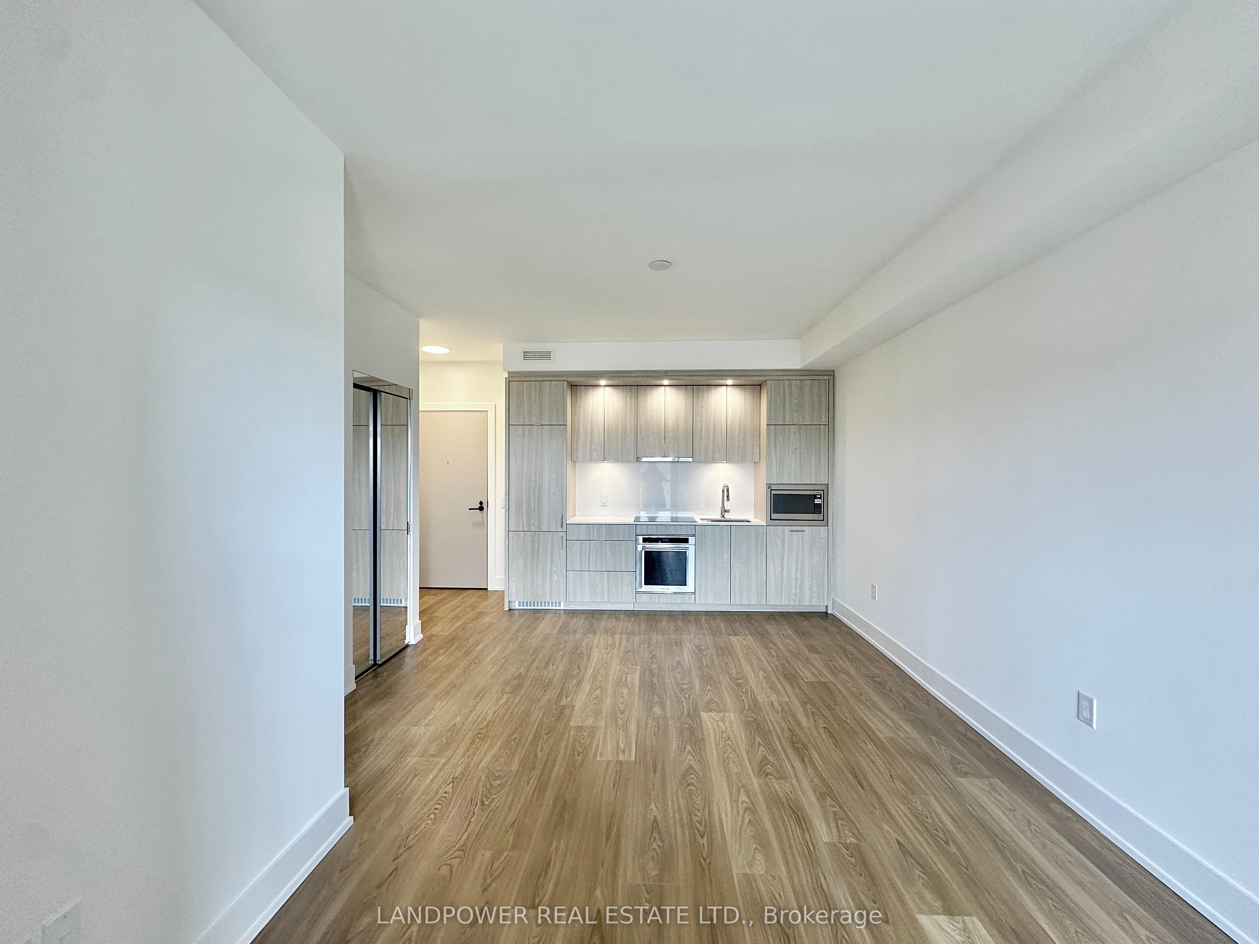 858 Dupont Street 513