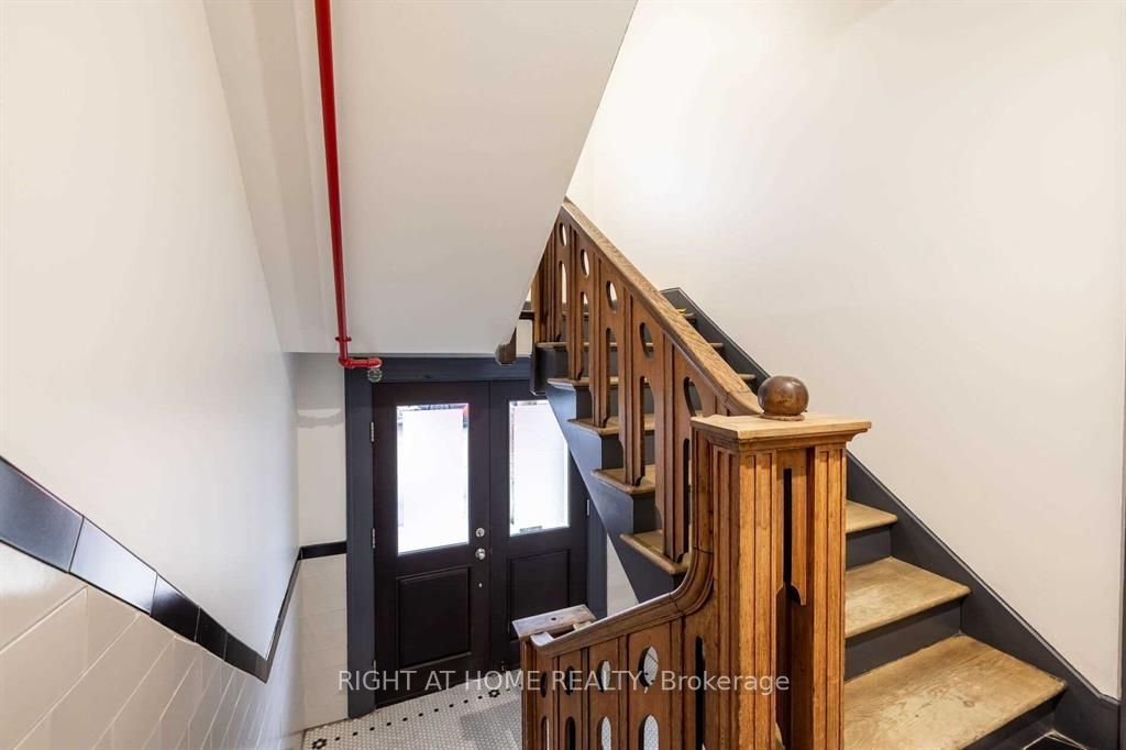 82 Roncesvalles Avenue 1