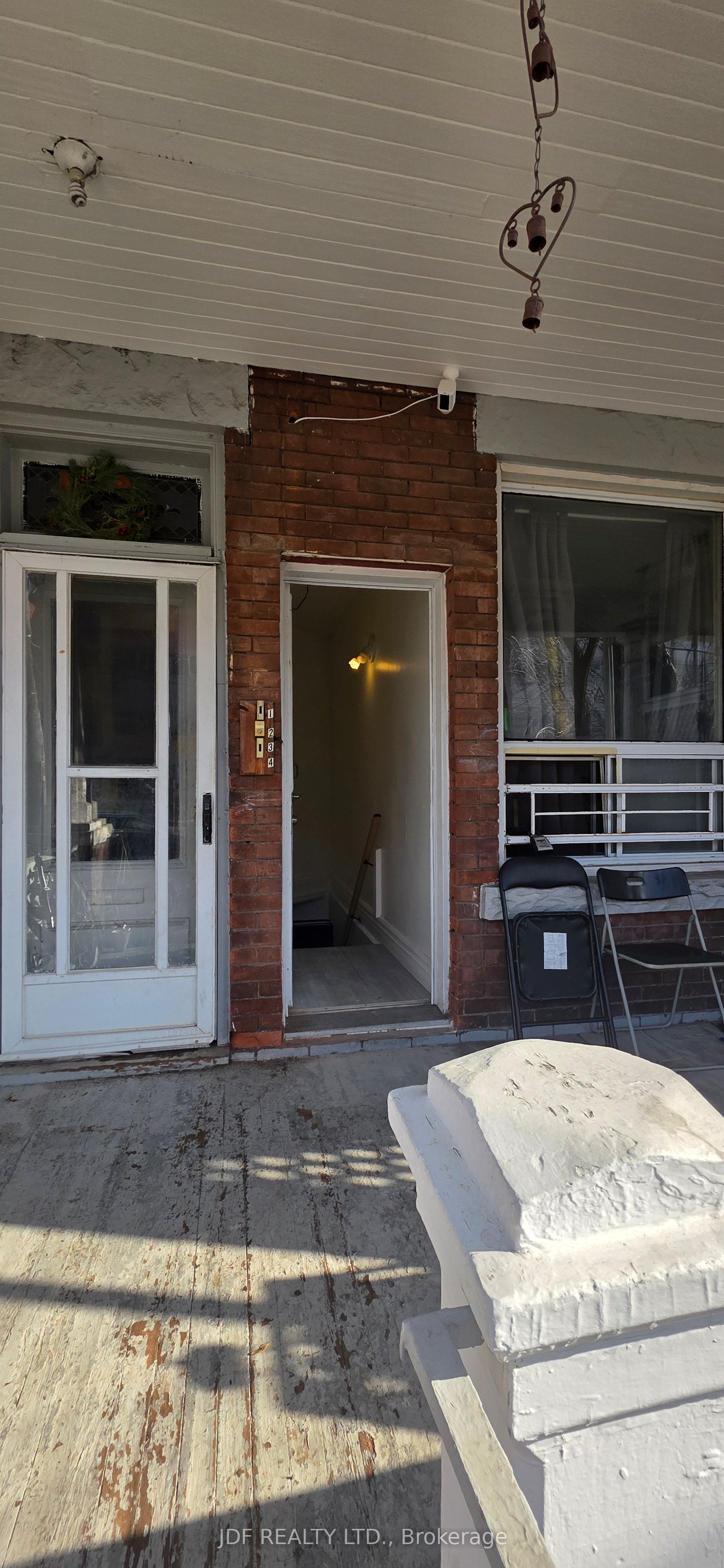 383 Lansdowne Avenue