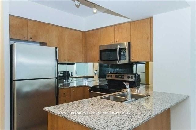 8 Scollard Street 606