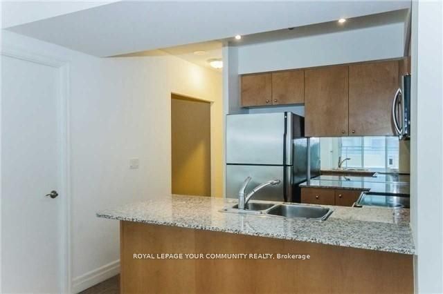 8 Scollard Street 606