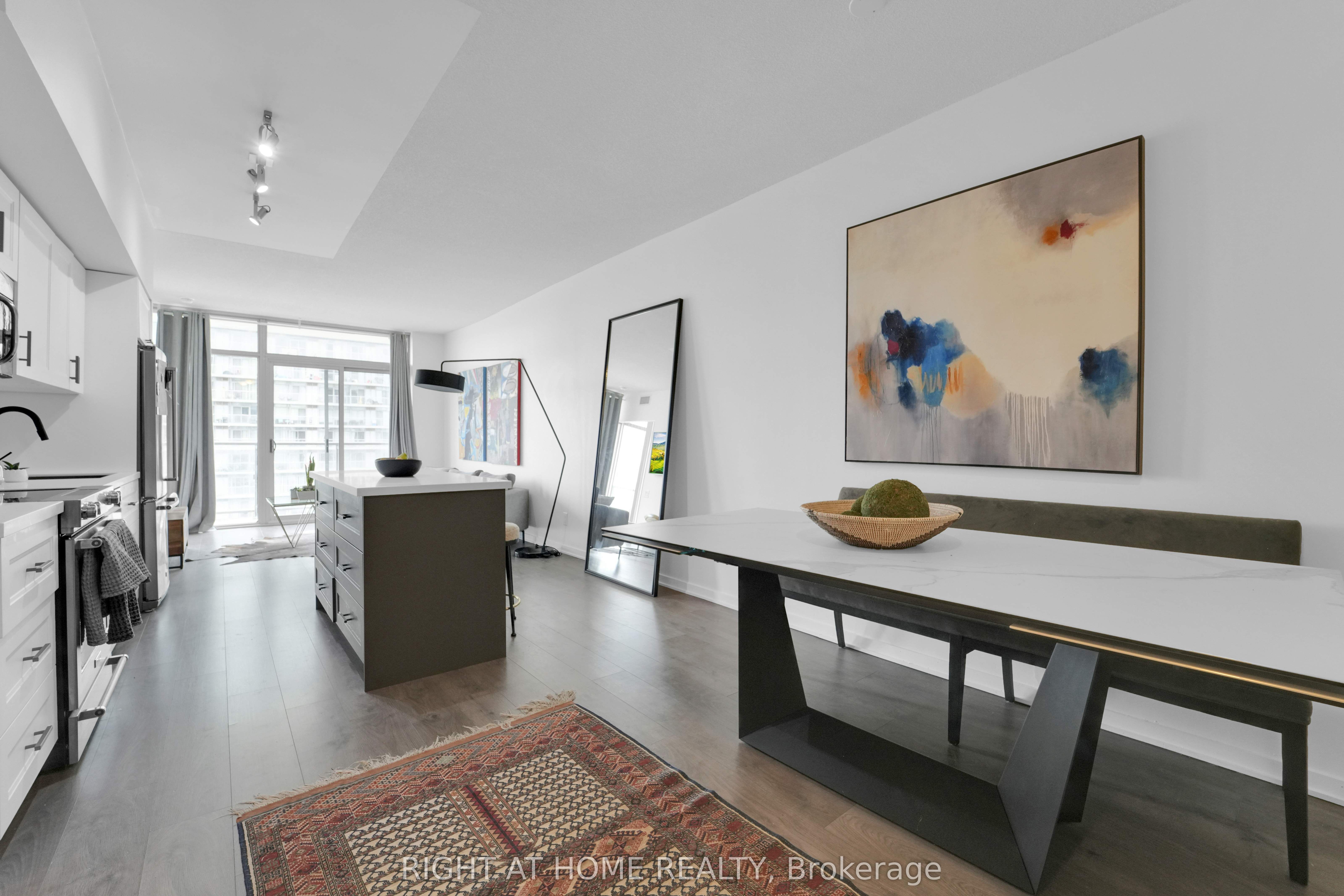 105 THE QUEENSWAY N/A 1414