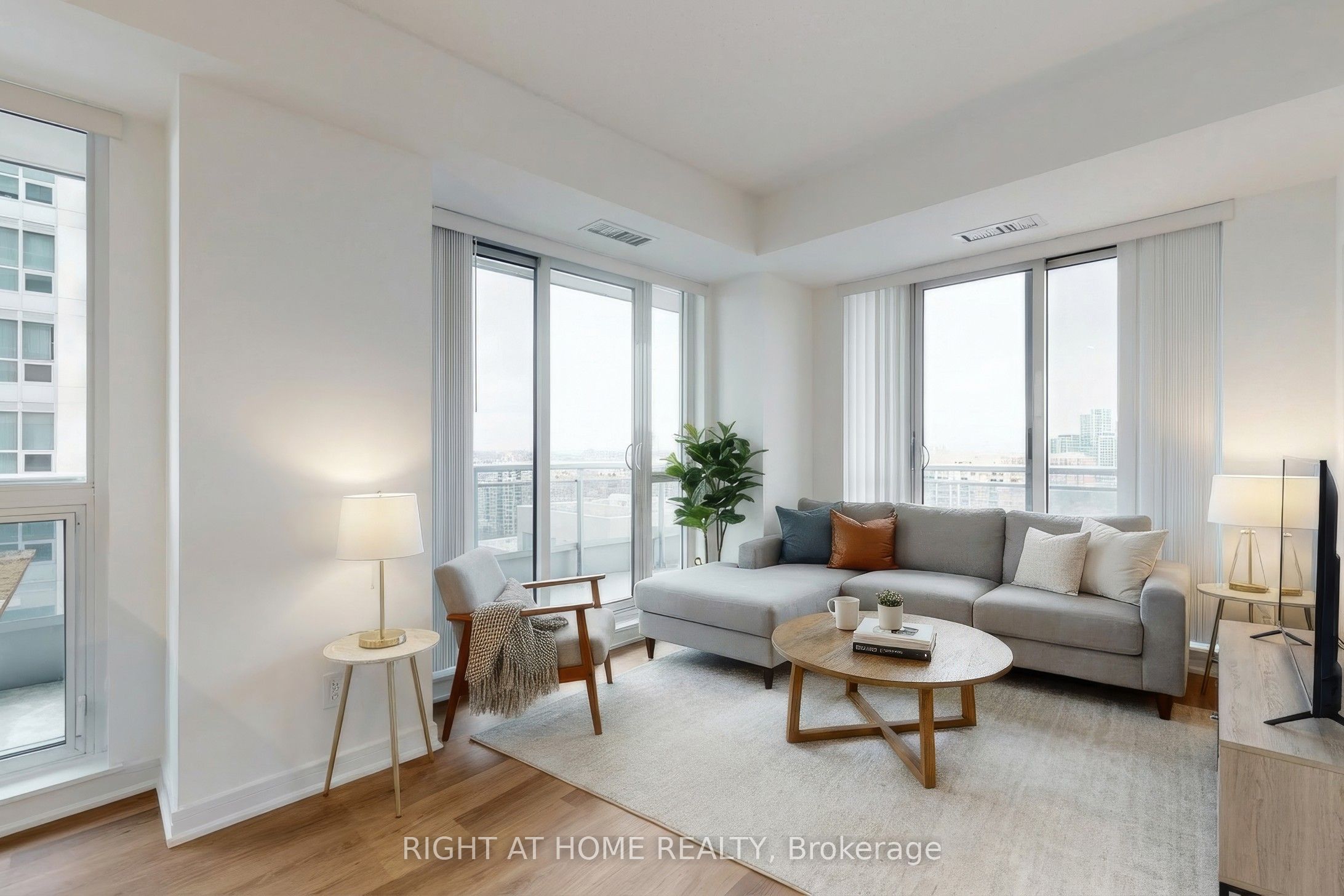 9201 Yonge Street 1504