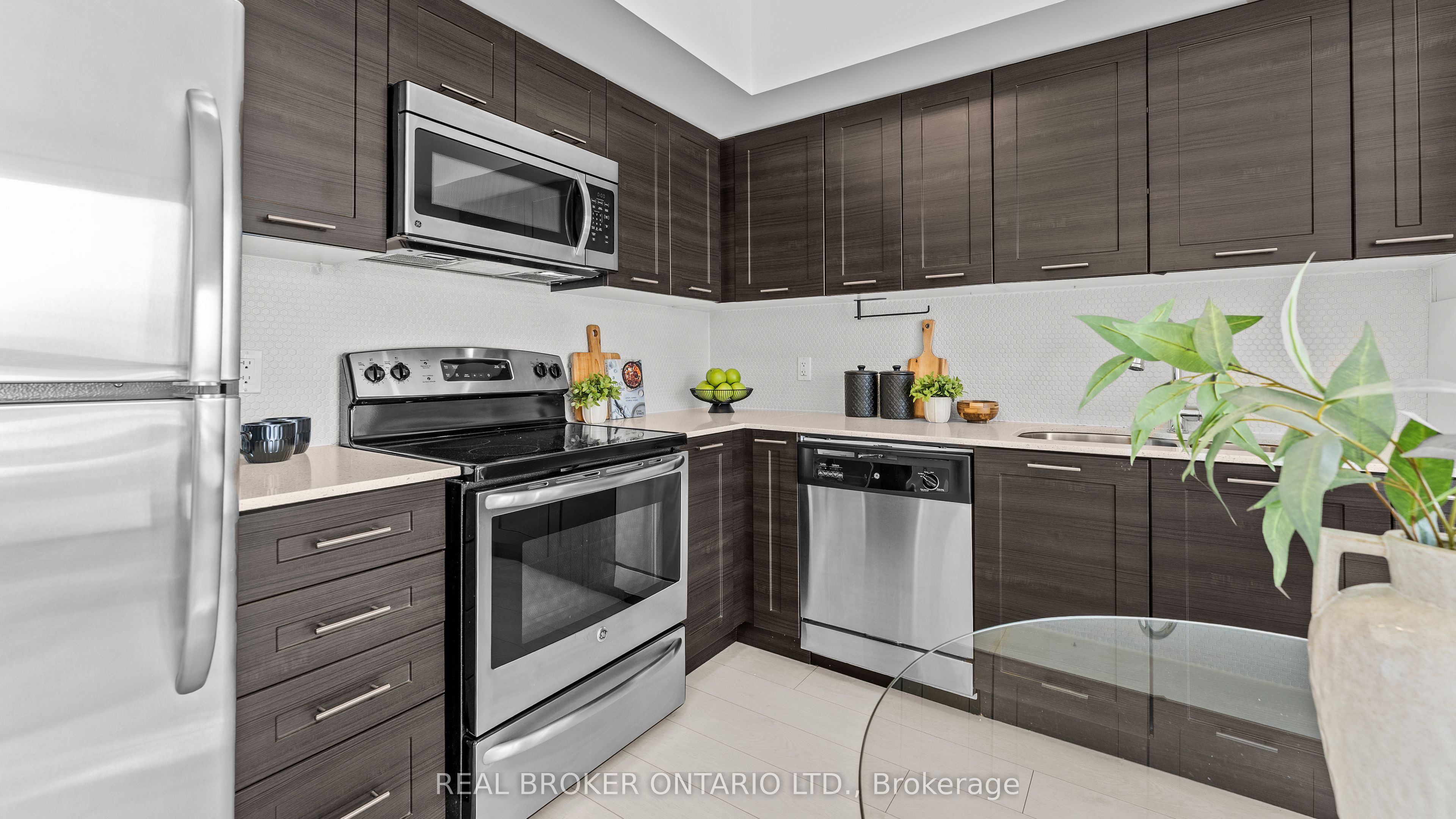 2220 Lake Shore Boulevard W 1604