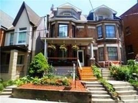 487 Indian Grove 3 Toronto ON M6P 2J1