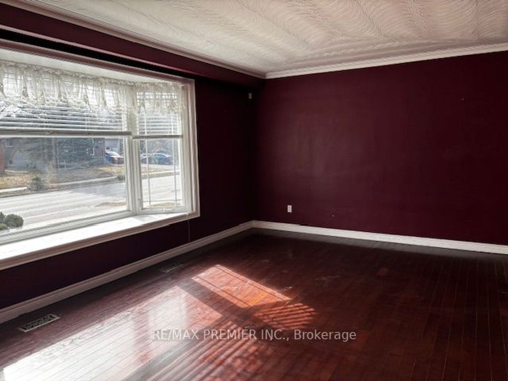 Photo of 40 Aurora Heights Drive, Aurora, ON L4G 2W7 (MLS # N13054768)