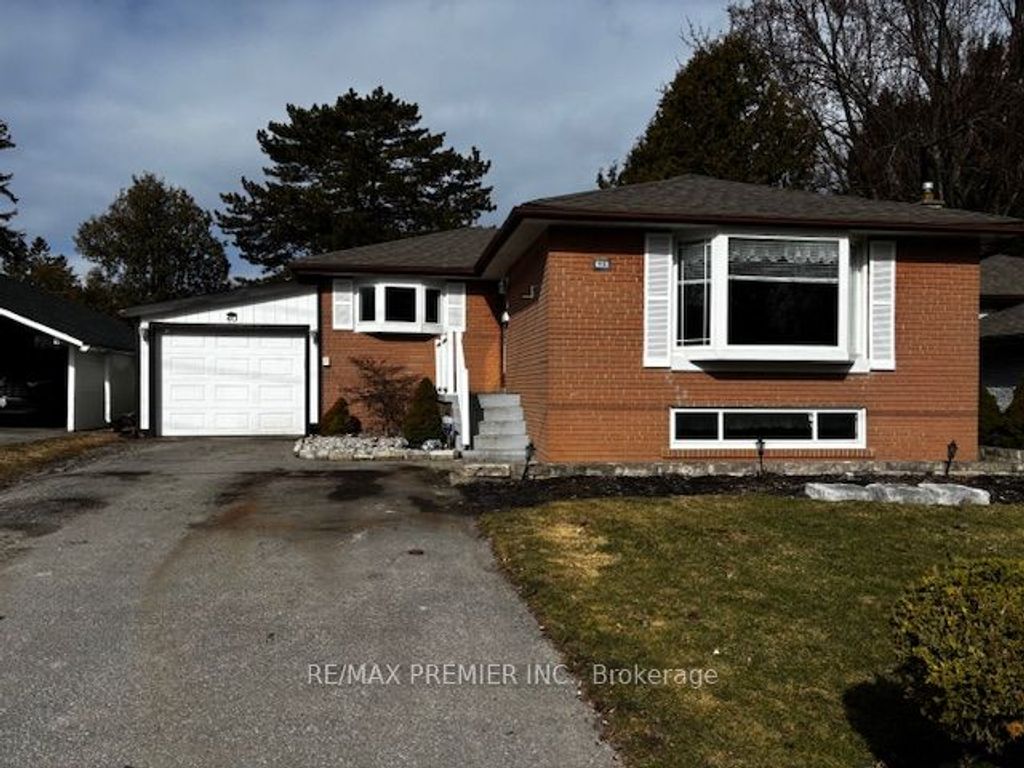 Photo of 40 Aurora Heights Drive, Aurora, ON L4G 2W7 (MLS # N13054768)