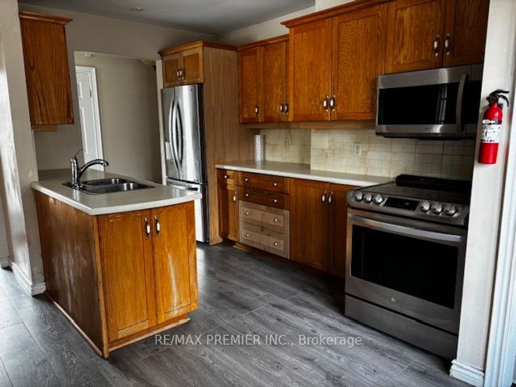 Photo of 40 Aurora Heights Drive, Aurora, ON L4G 2W7 (MLS # N13054768)