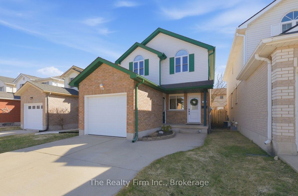 Photo of 1032 Pearson Drive, Woodstock, ON N4S 8V1 (MLS # X12935514)