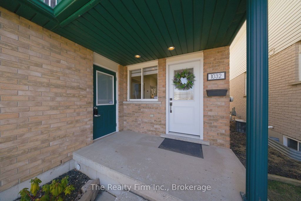 Photo of 1032 Pearson Drive, Woodstock, ON N4S 8V1 (MLS # X12935514)