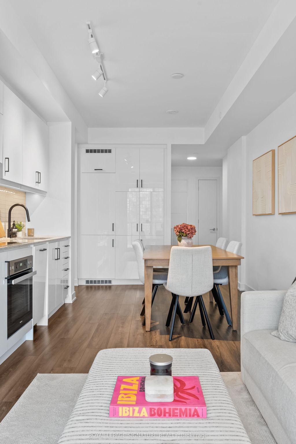 Photo of 9 Tecumseth Street #816, Toronto, ON M5V 3G4 (MLS # C12777888)