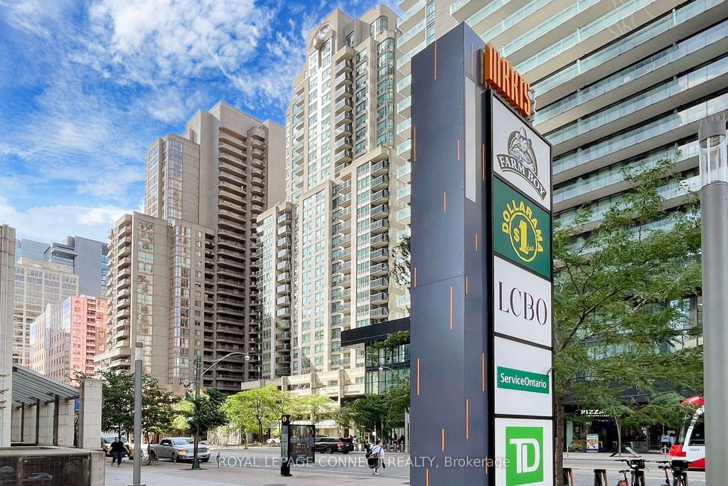 Photo of 750 Bay Street #605, Toronto, ON M5G 1N6 (MLS # C12404735)