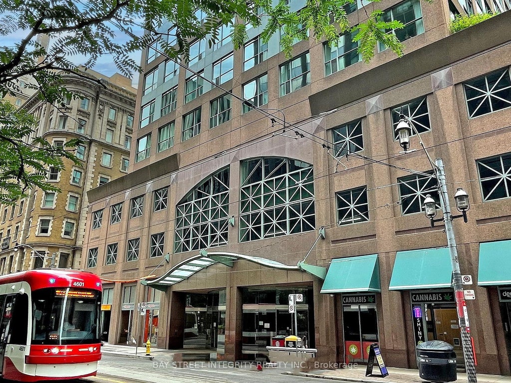 Photo of 7 King Street E #917, Toronto, ON M5C 1B2 (MLS # C13599084)