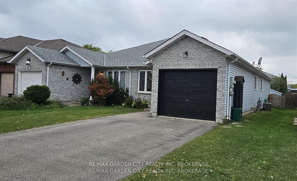244 Autumn Crescent