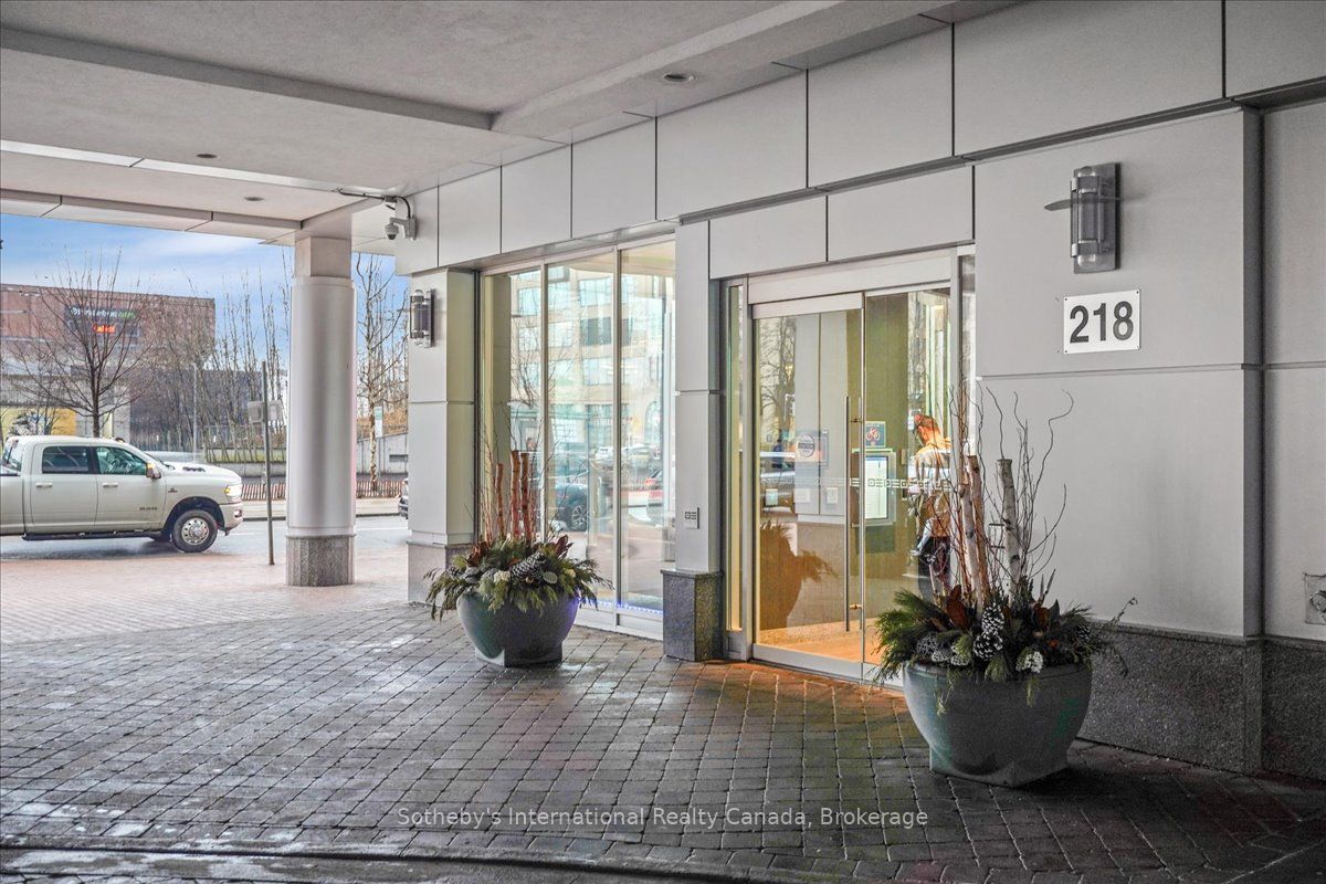 218 Queens Quay W 1804