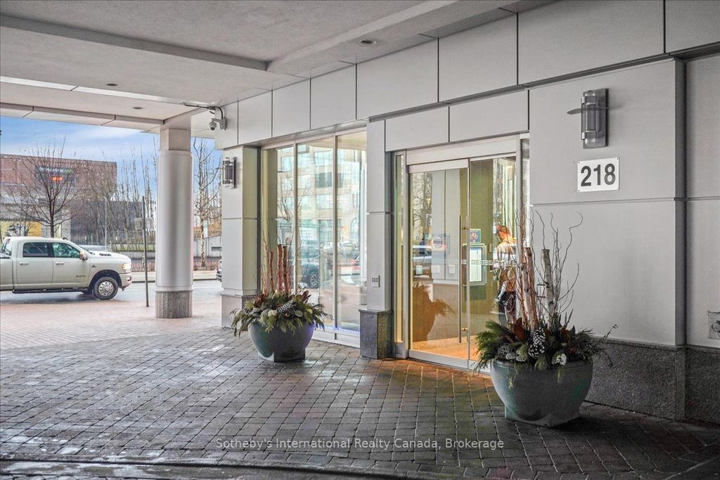 Photo of 218 Queens Quay W #1804, Toronto, ON M5J 2Y6 (MLS # C12936504)