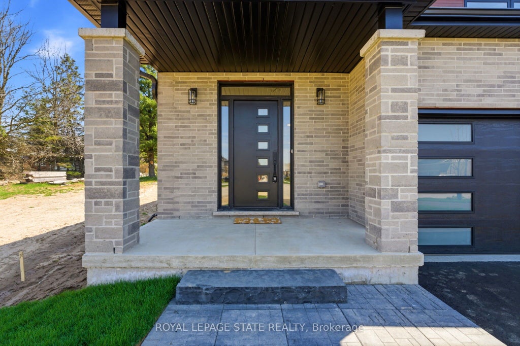 Photo of 23 Woodvalley Court, Hamilton, ON L9B 2S7 (MLS # X13539258)