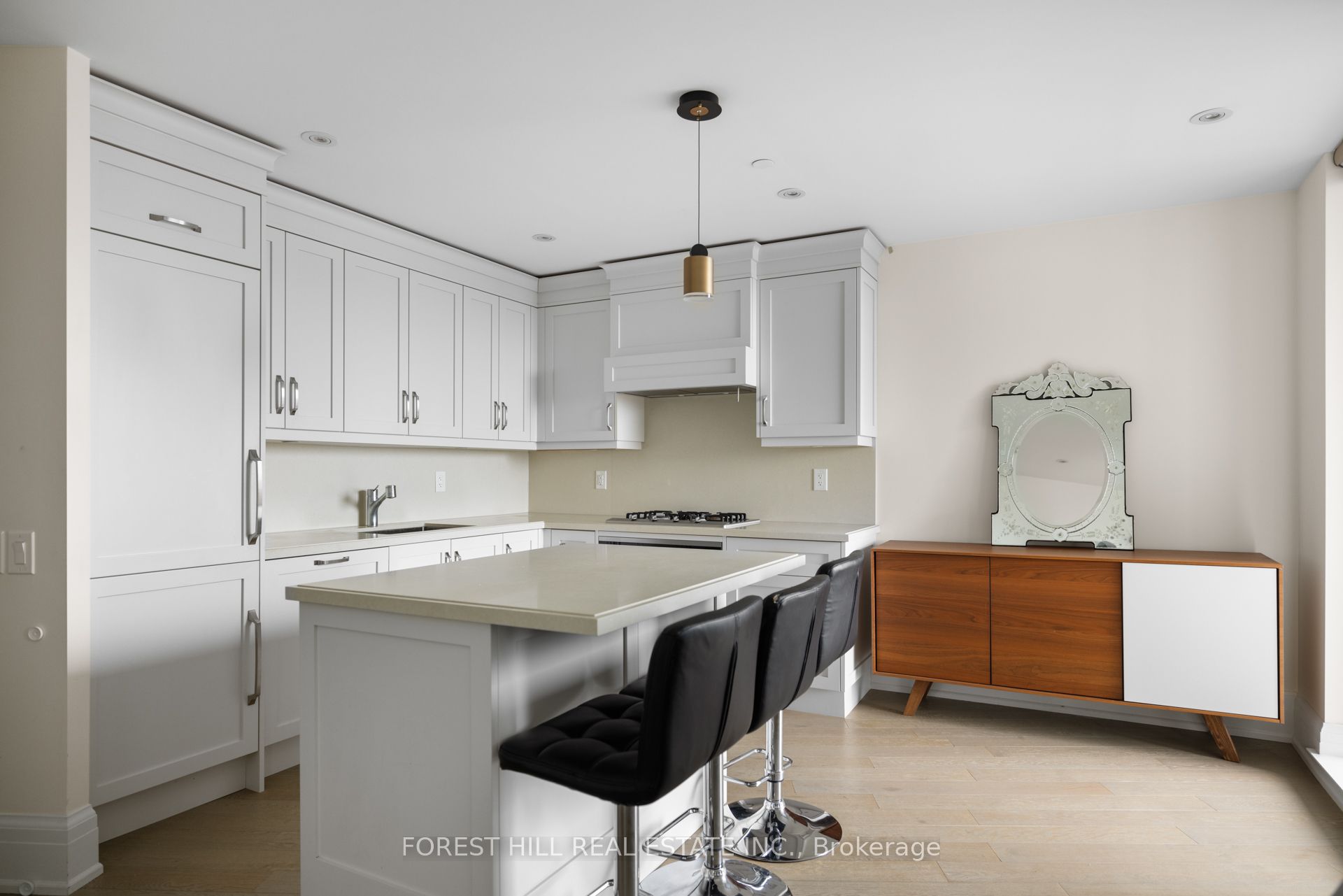 181 Davenport Road 806