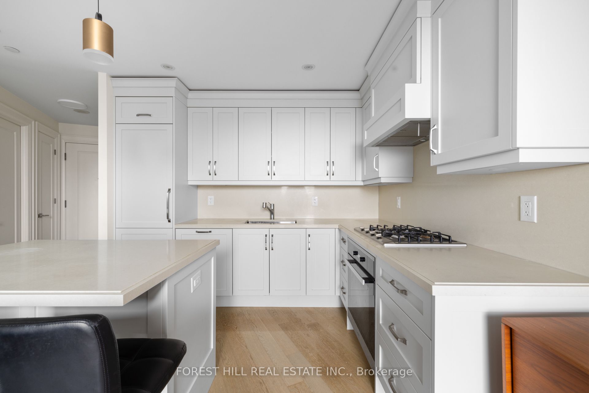 181 Davenport Road 806
