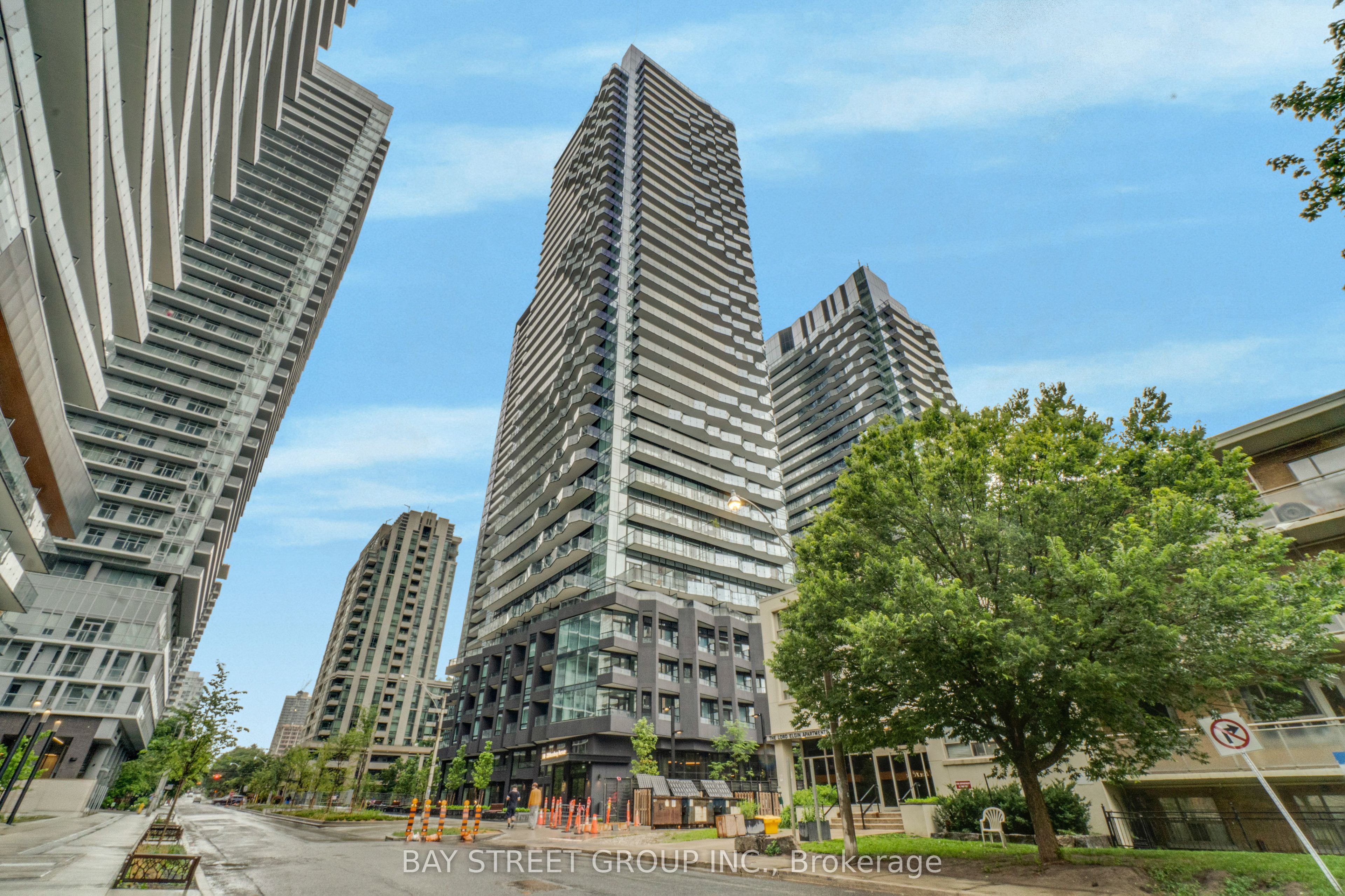 Photo 1 of 46 — 110 Broadway Avenue 1813S, Toronto, ON M4P 1V7