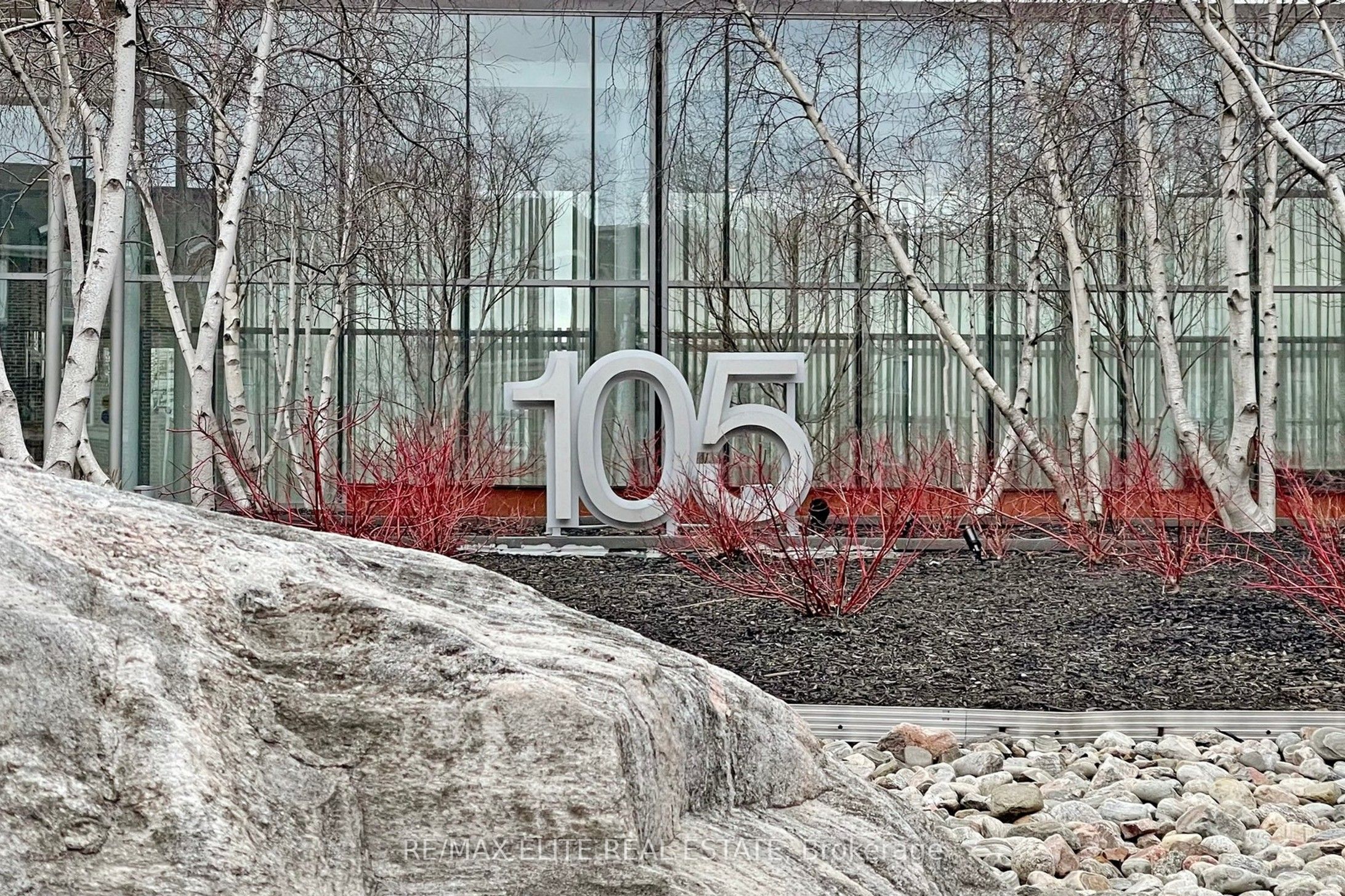 105 The Queensway Avenue 2004