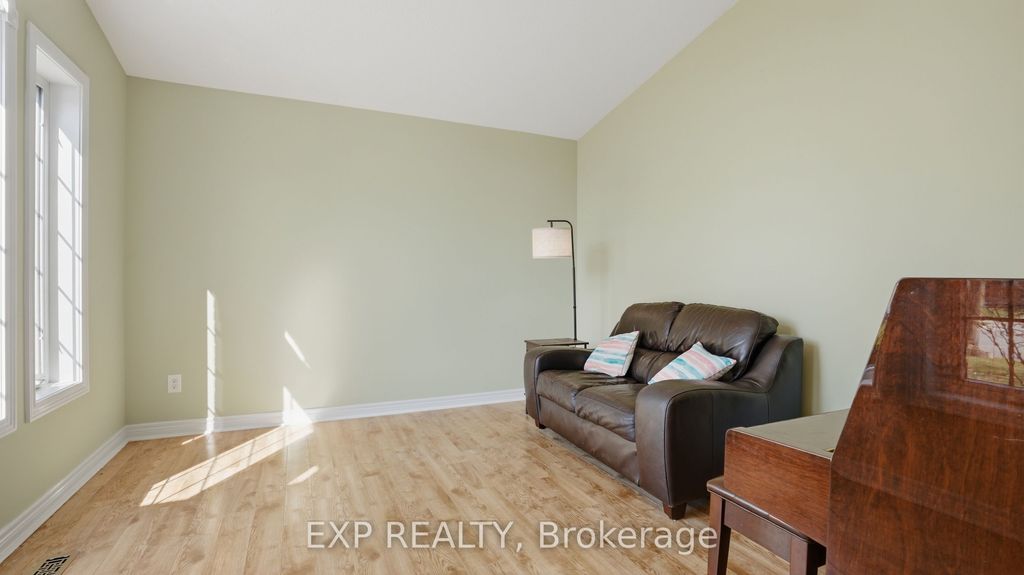 Photo of 8195 Woodsview Crescent, Niagara Falls, ON L2H 3G1 (MLS # X12979658)
