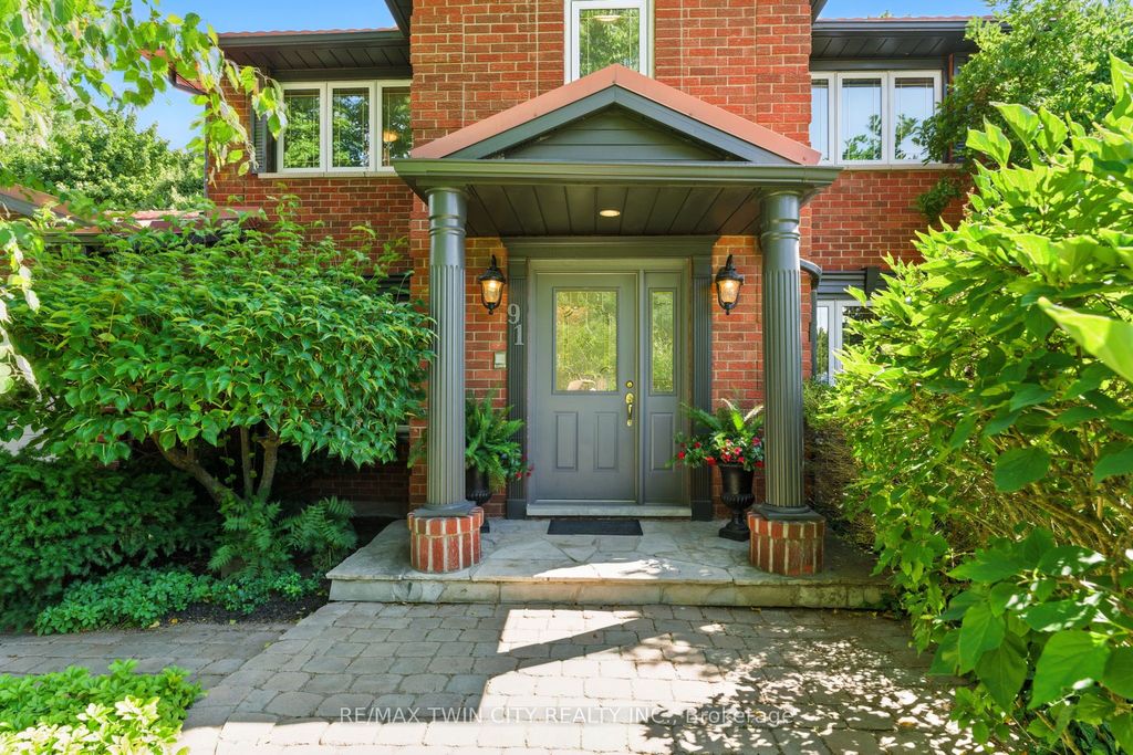 Photo of 91 Abbey Close, Hamilton, ON L9G 4K9 (MLS # X12907226)