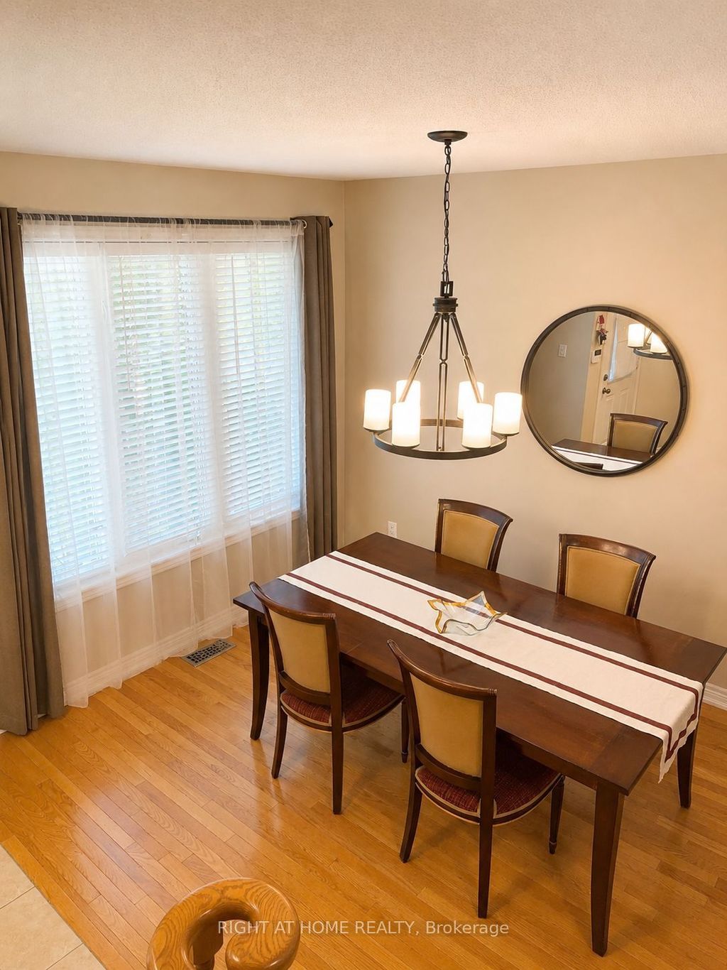 Photo of 39 Pexton Avenue, Richmond Hill, ON L4E 4Y4 (MLS # N13586872)