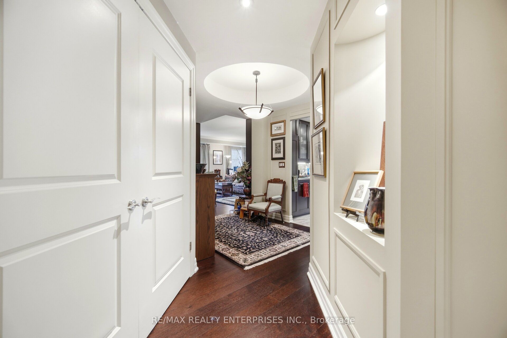 2855 Bloor Street W 513