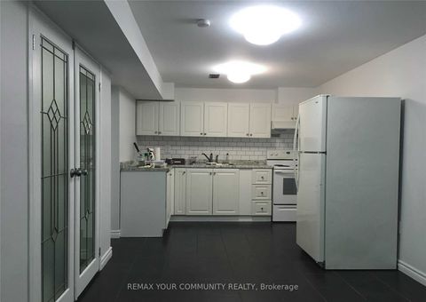 58 Larksmere Court Markham ON L3R 3R1