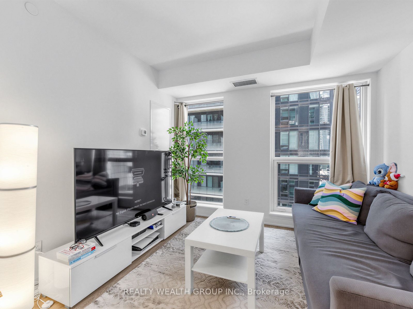 327 King Street W 1305