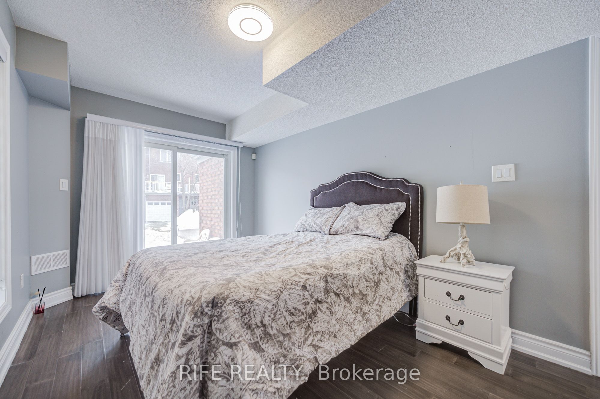 52 Leitchcroft Crescent