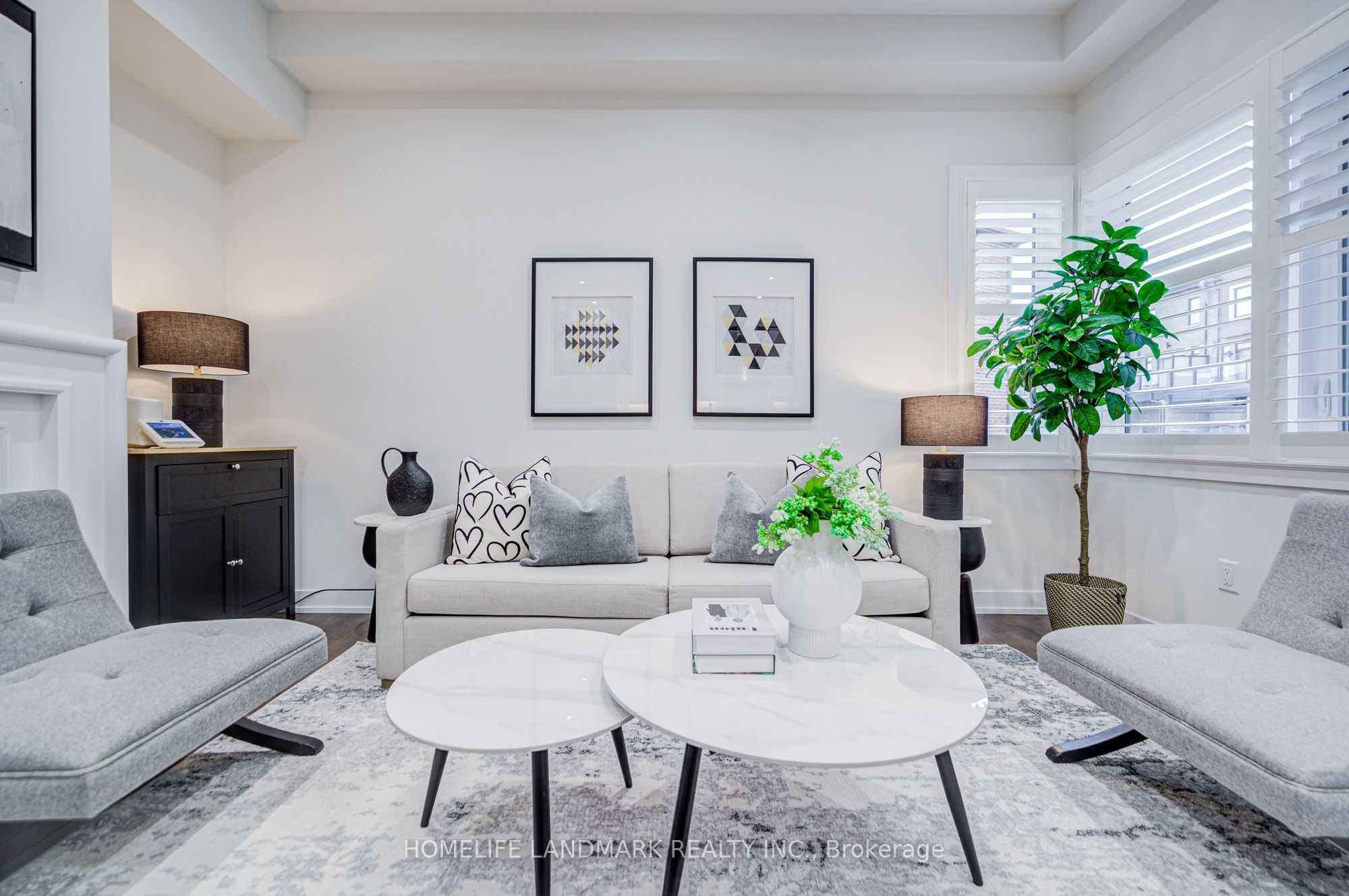 33 Golden Fern Street Main House