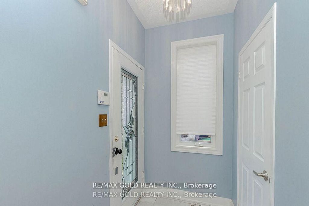 Photo of 139 Chipmunk Crescent, Brampton, ON L6R 1B7 (MLS # W12607312)