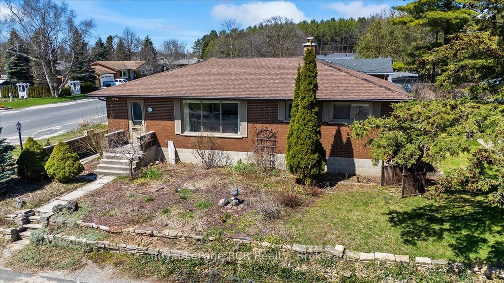 Photo of 610 13th Street, Hanover, ON N4N 1Y8 (MLS # X13038346)