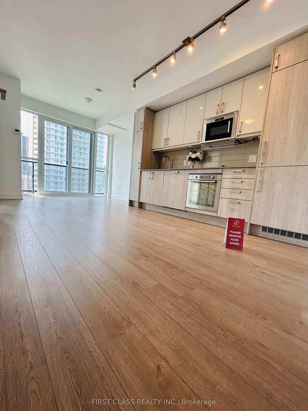 Photo of 77 Mutual Street #1806, Toronto, ON M5B 2A9 (MLS # C13627940)