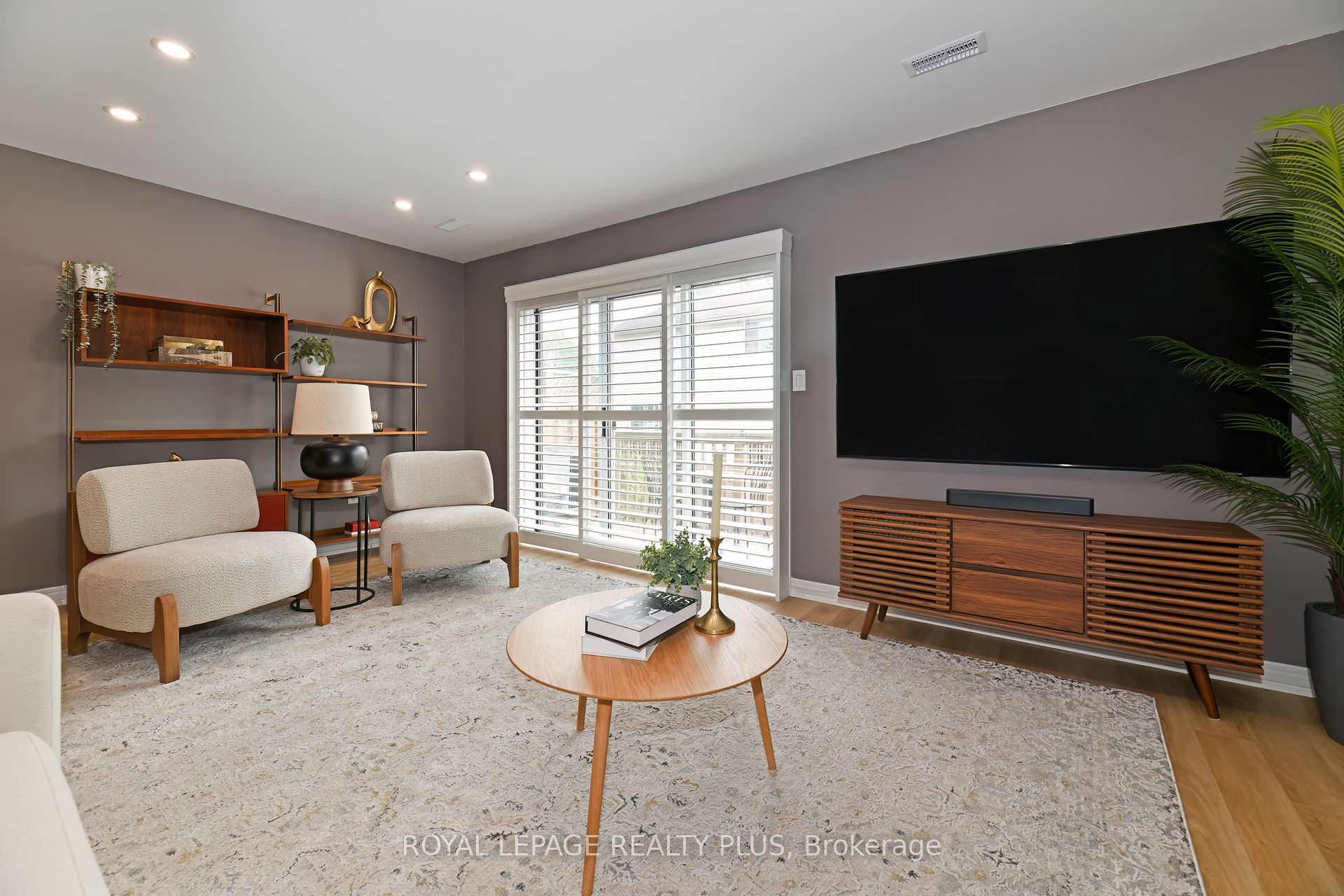 4045 Upper Middle Road 34