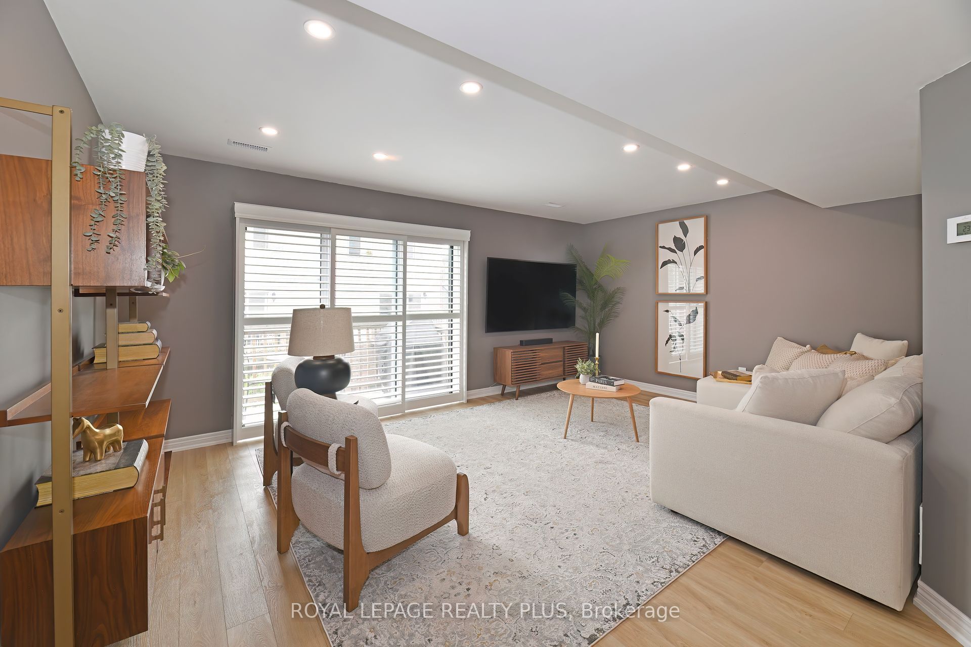 4045 Upper Middle Road 34