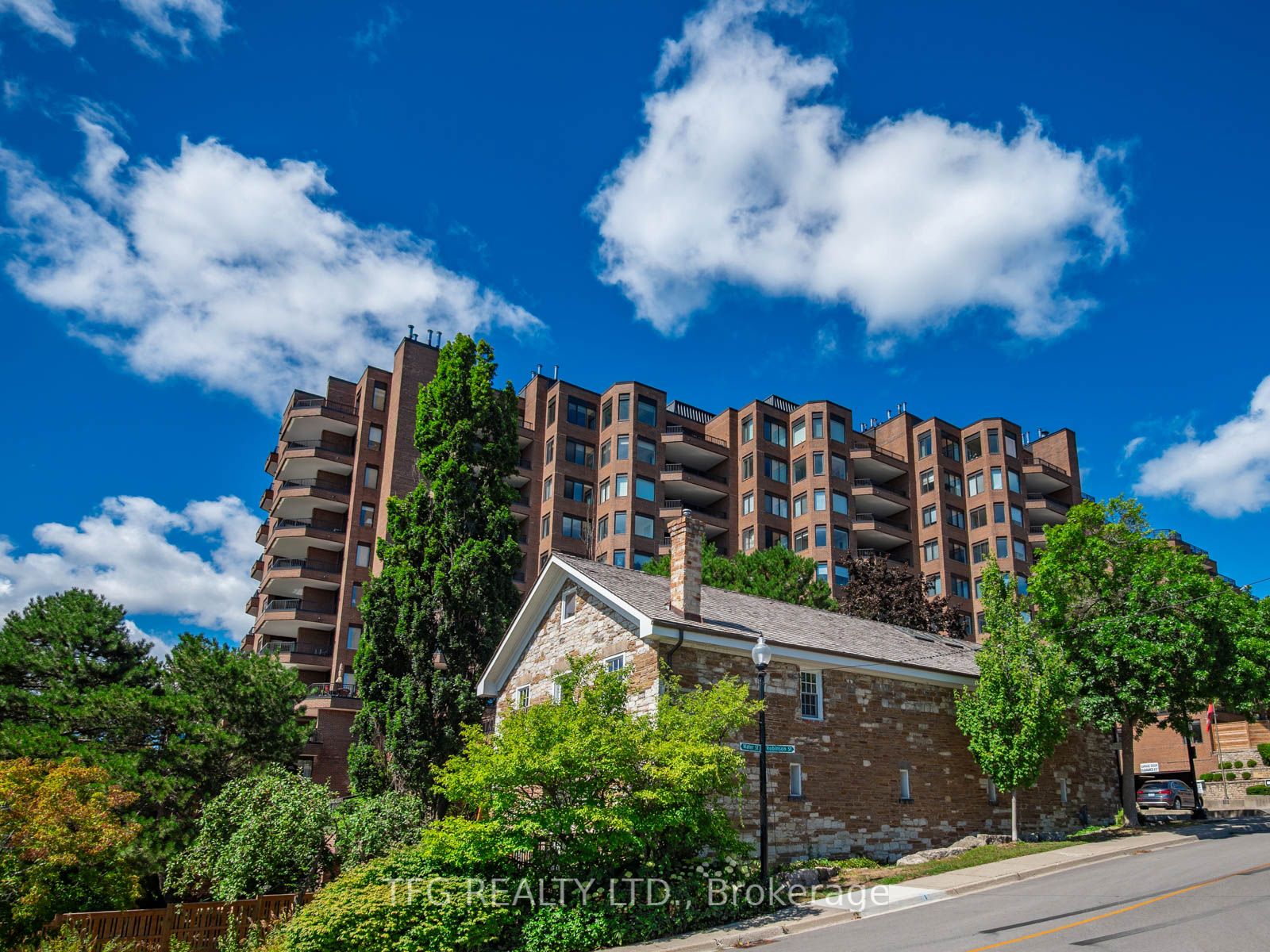 100 Lakeshore Road E 610