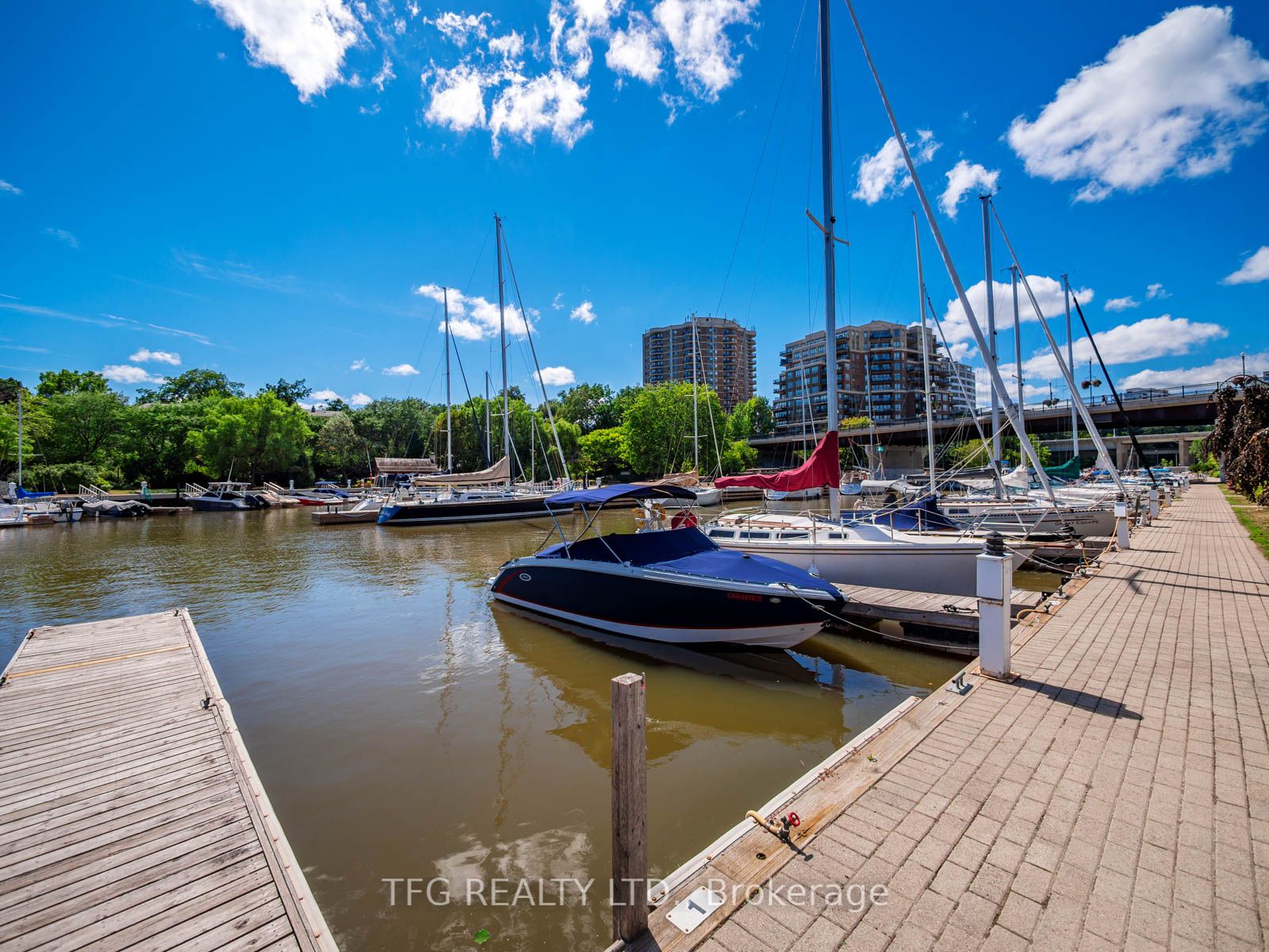 100 Lakeshore Road E 610