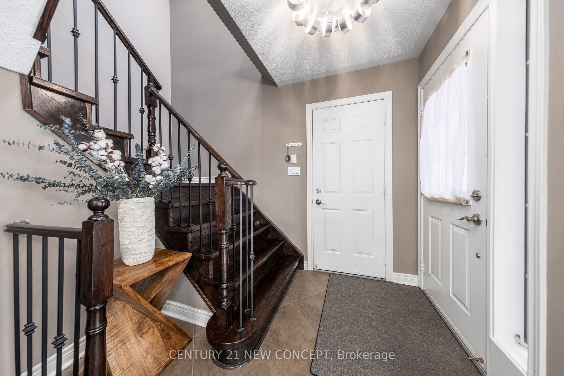 1905 Broad Hollow Gate 25