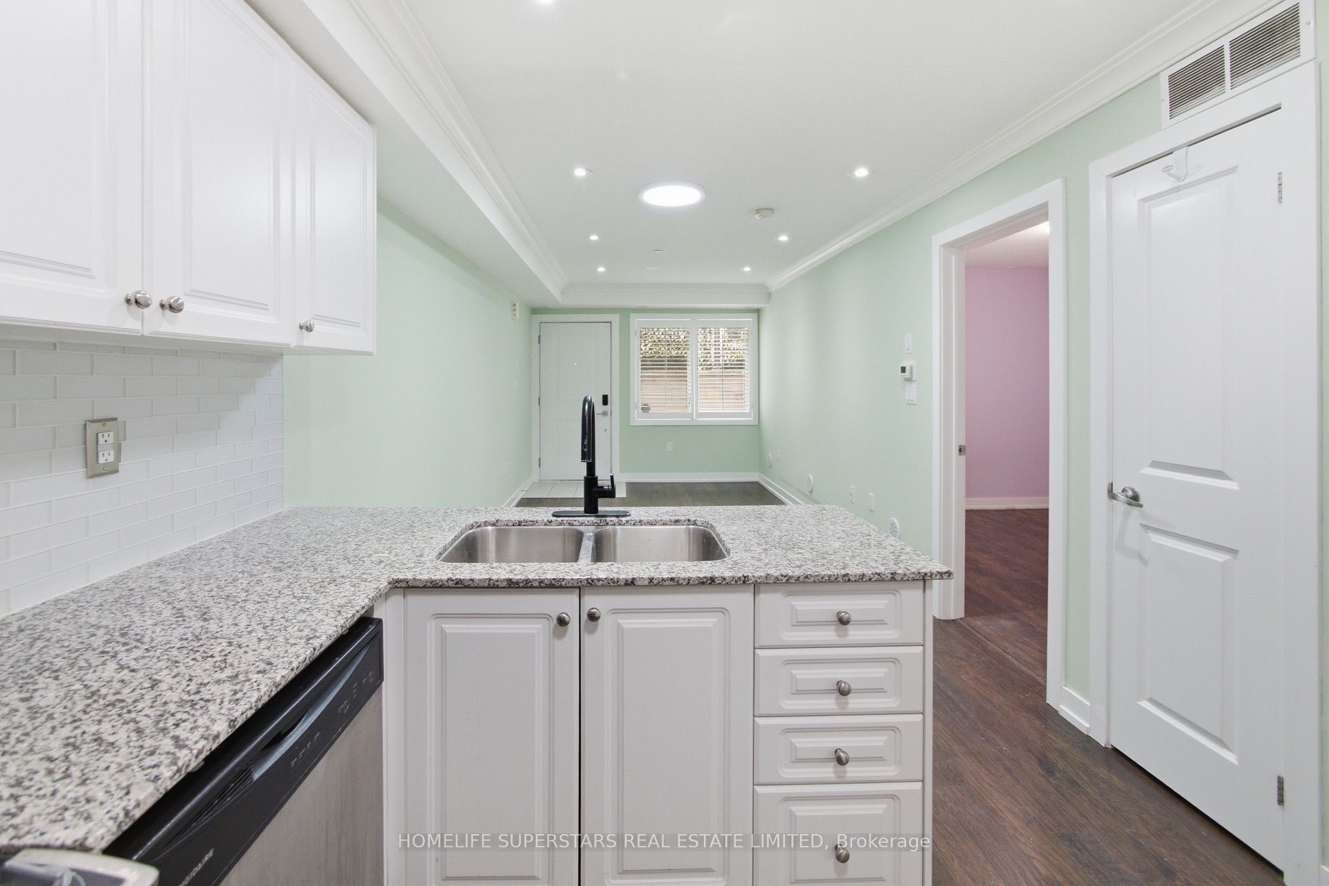 8 Drummond Street 413