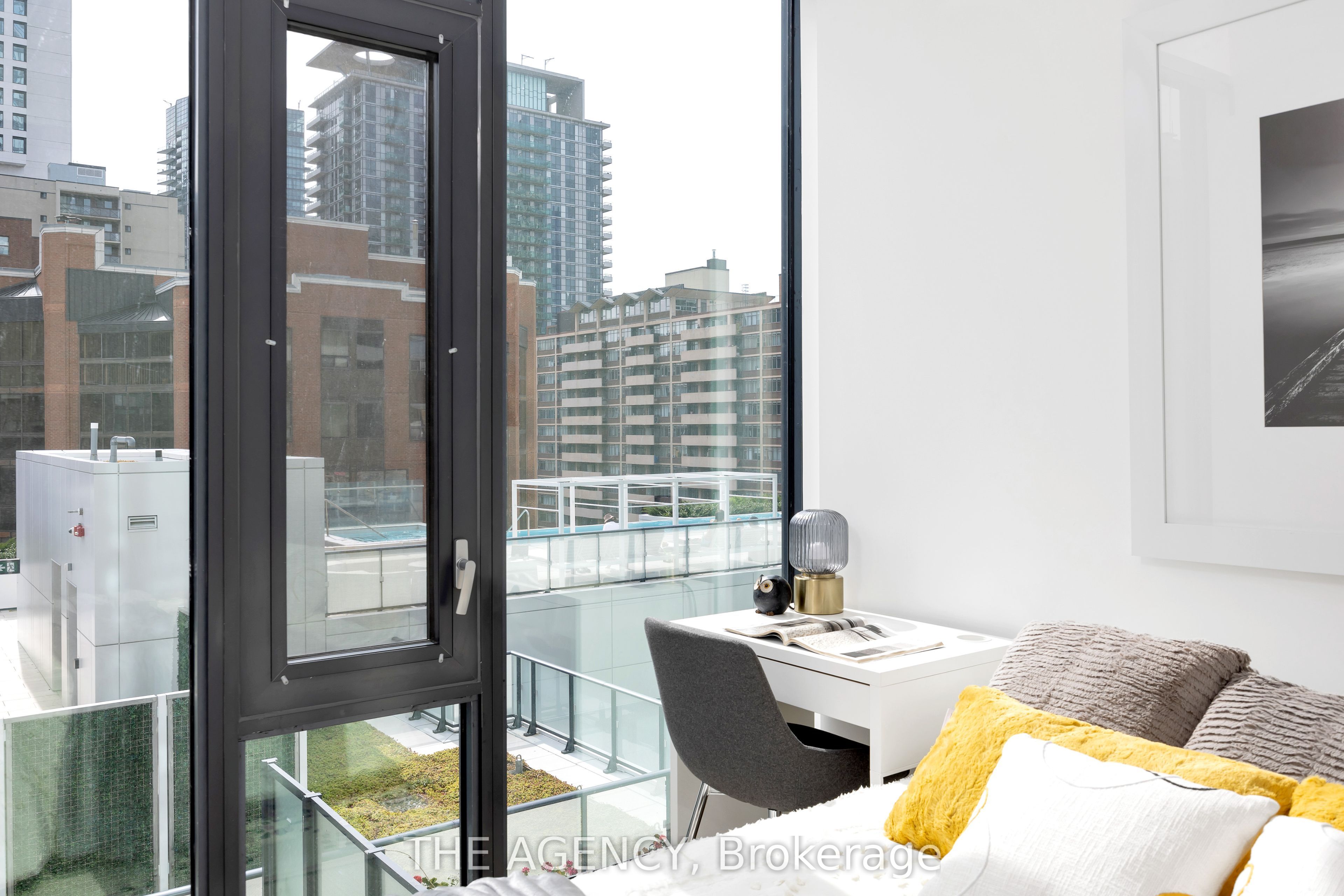 161 Roehampton Avenue 804