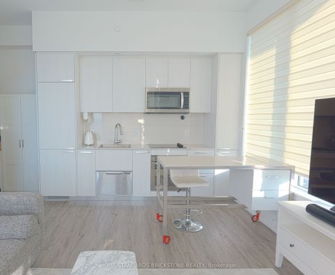 75 Canterbury Place Ph503 Toronto ON M2N 2N1