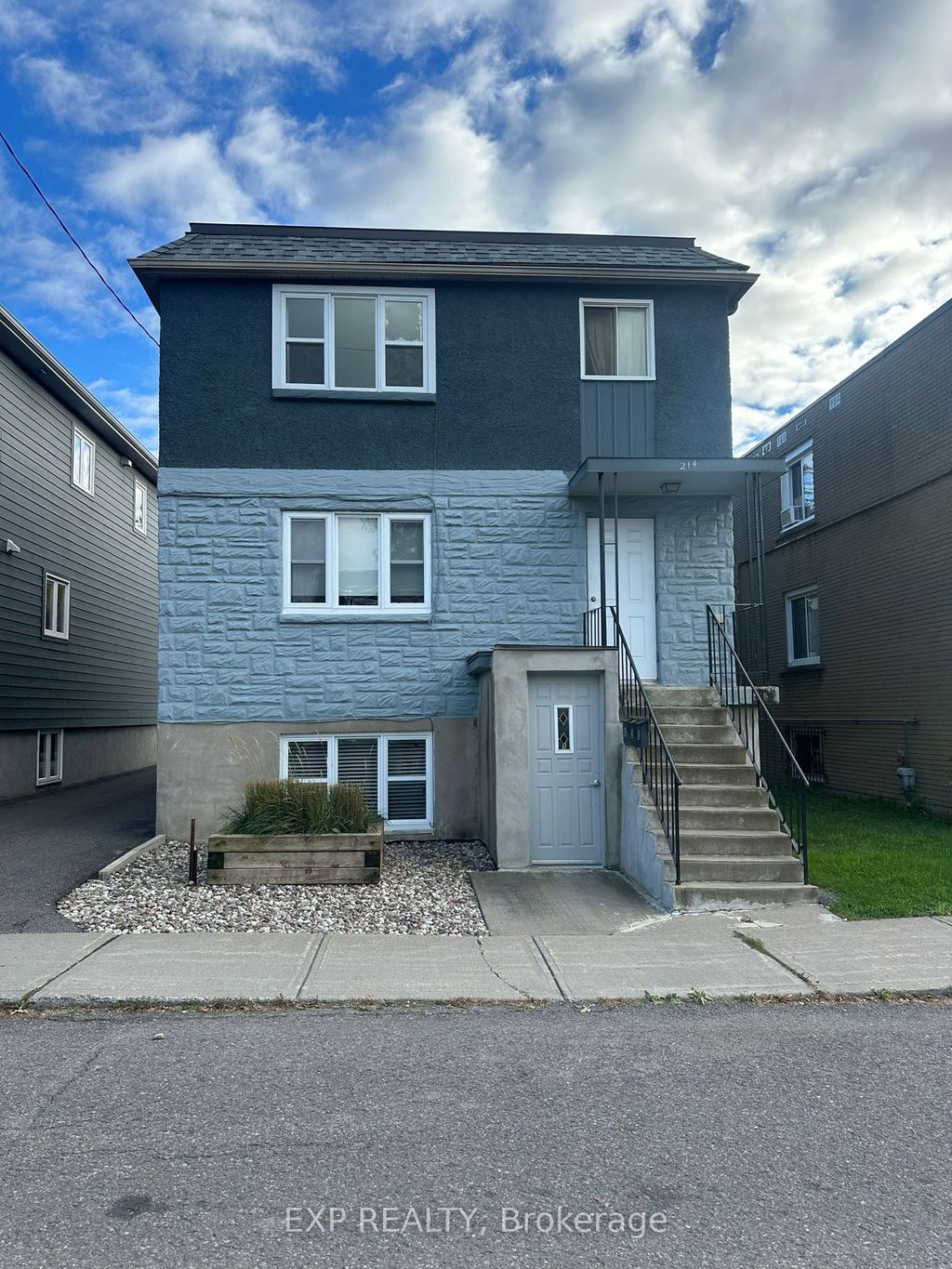 Photo of 214 CARILLON Street, Vanier and Kingsview Park, ON K1L 5X8 (MLS # X12710770)