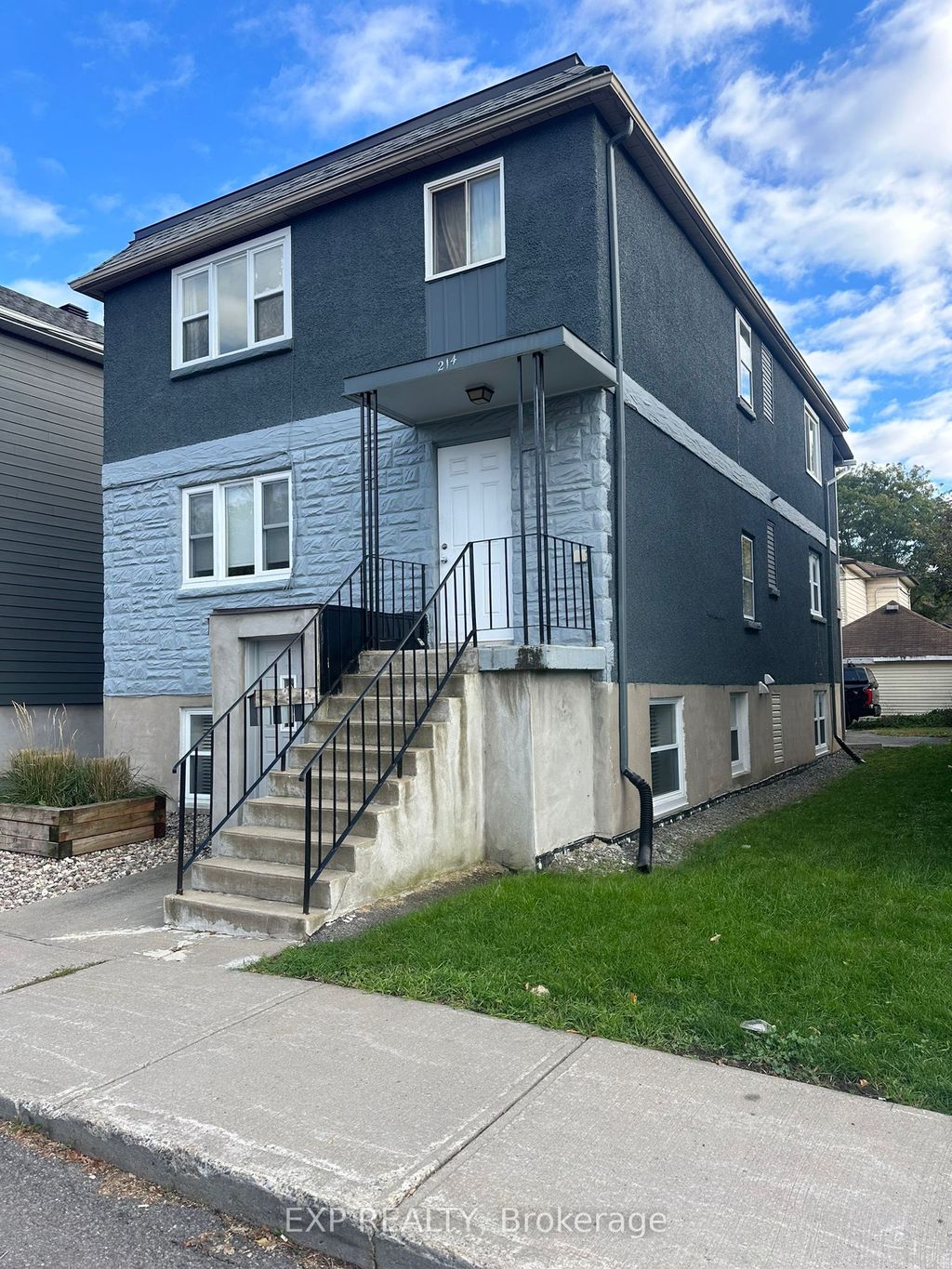 Photo of 214 CARILLON Street, Vanier and Kingsview Park, ON K1L 5X8 (MLS # X12710770)