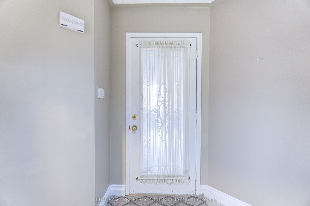 Photo of 4 Compton Court, Caledon, ON L7E 1L4 (MLS # W13581392)