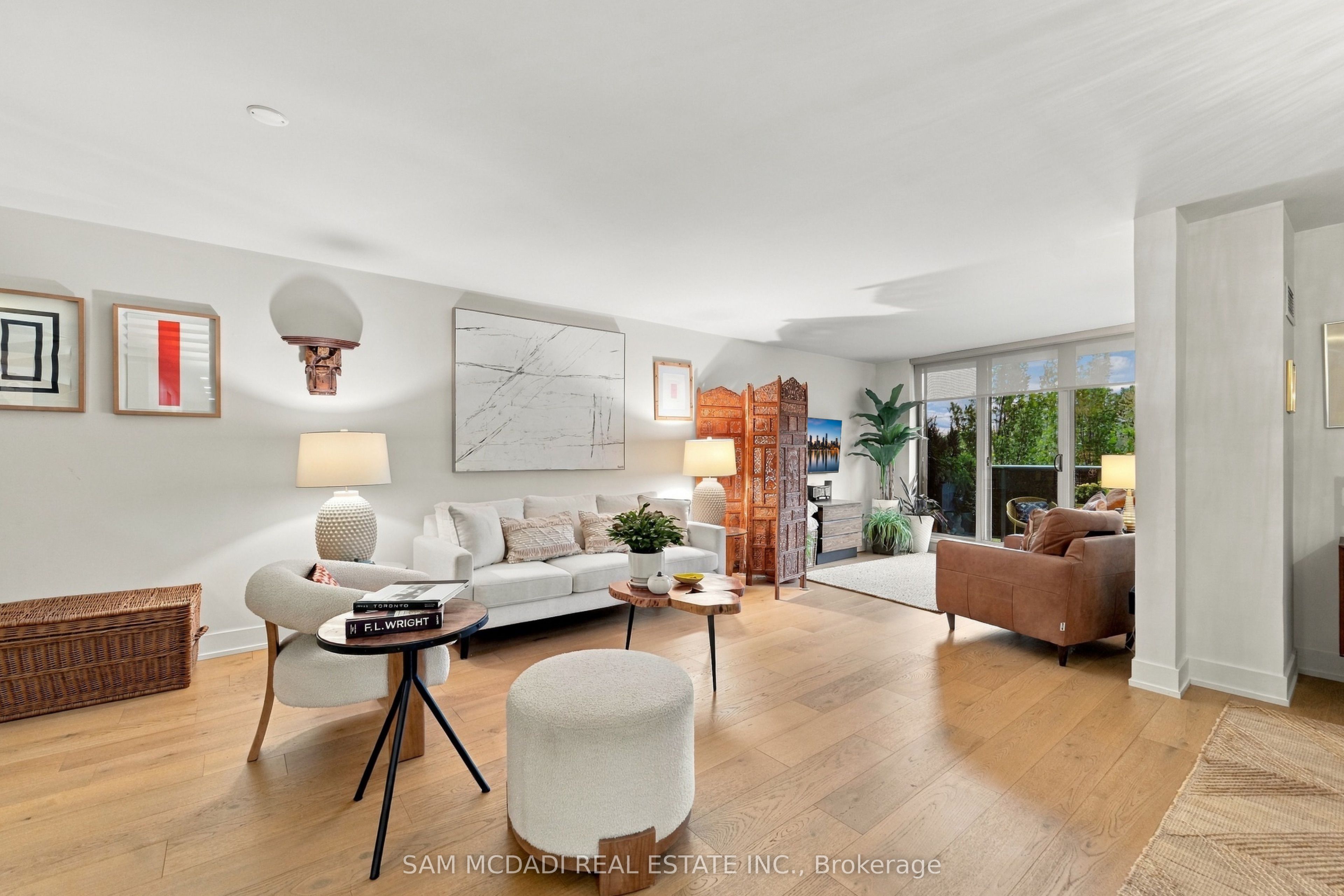 812 Burnhamthorpe Road 206